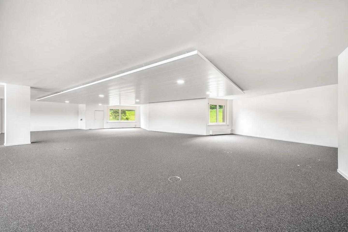 Locaux commerciaux/bureaux attrayants dans un emplacement central à Urdorf - Photo 2 sur 8