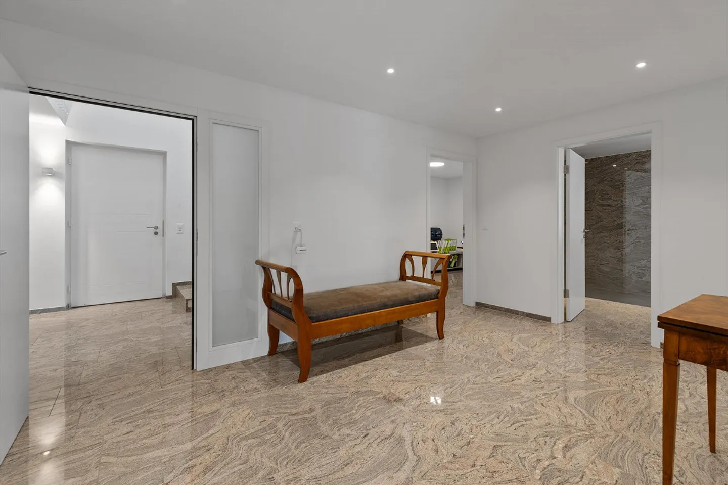 8.5-Room Penthouse Maisonette Apartment with High-Quality Finish in Hochdorf - Photo 2 of 11