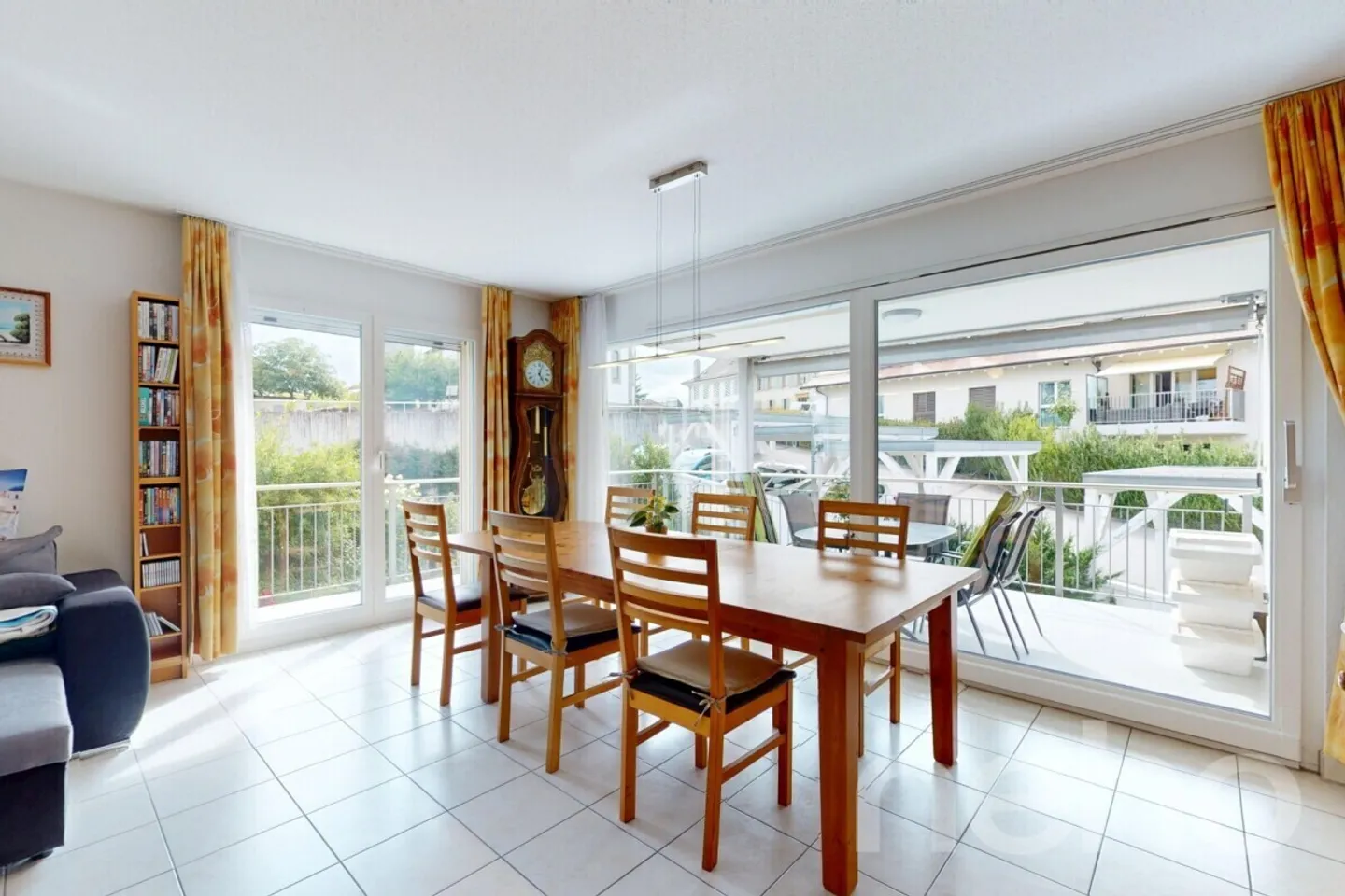 Elegante appartamento di 4,5 locali con grande balcone a Echallens - Foto 2 di 12