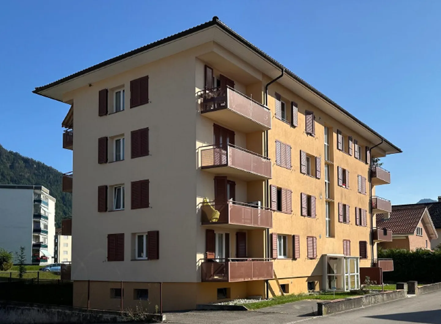 4.5-room apartment on the 1st floor, 2 balconies and individual garage - Photo 1 of 9