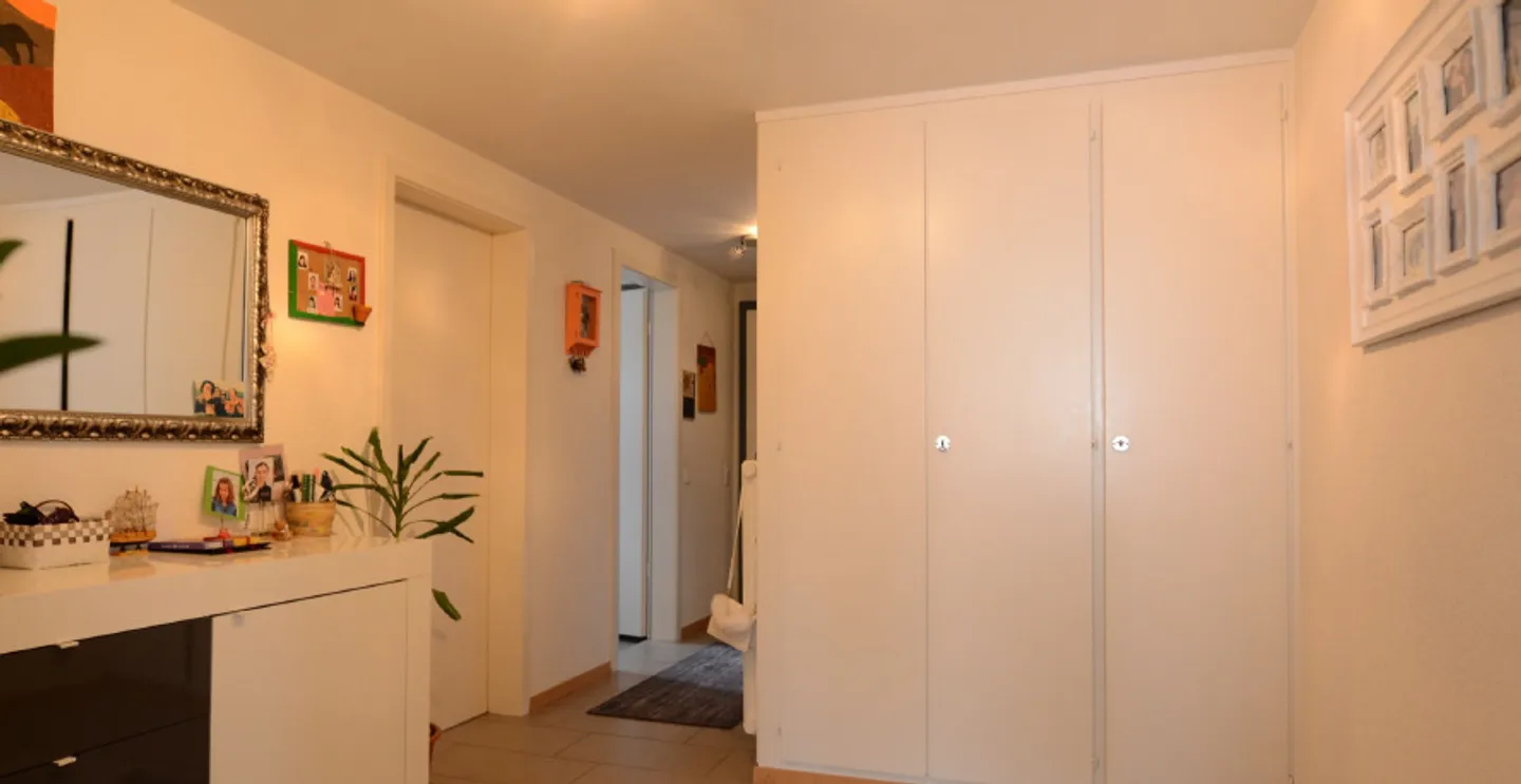 4.5-room apartment on the 1st floor, 2 balconies and individual garage - Photo 4 of 9