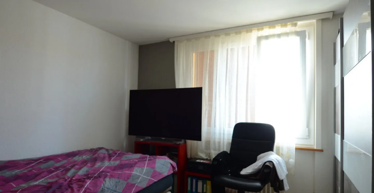 4.5-room apartment on the 1st floor, 2 balconies and individual garage - Photo 8 of 9