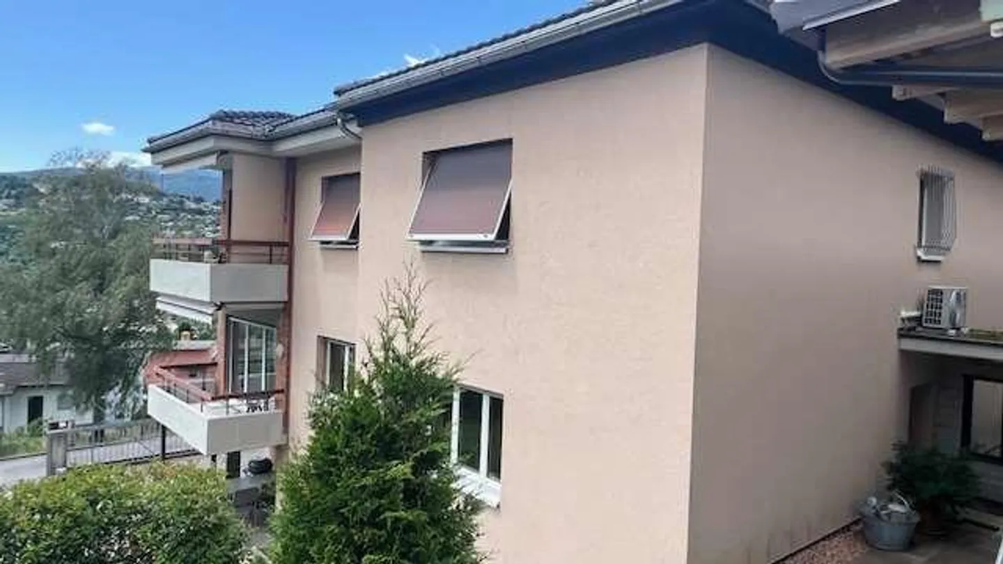 Gebäude mit zwei Wohnungen und Potenzial für eine dritte Einheit - Foto 2 von 13