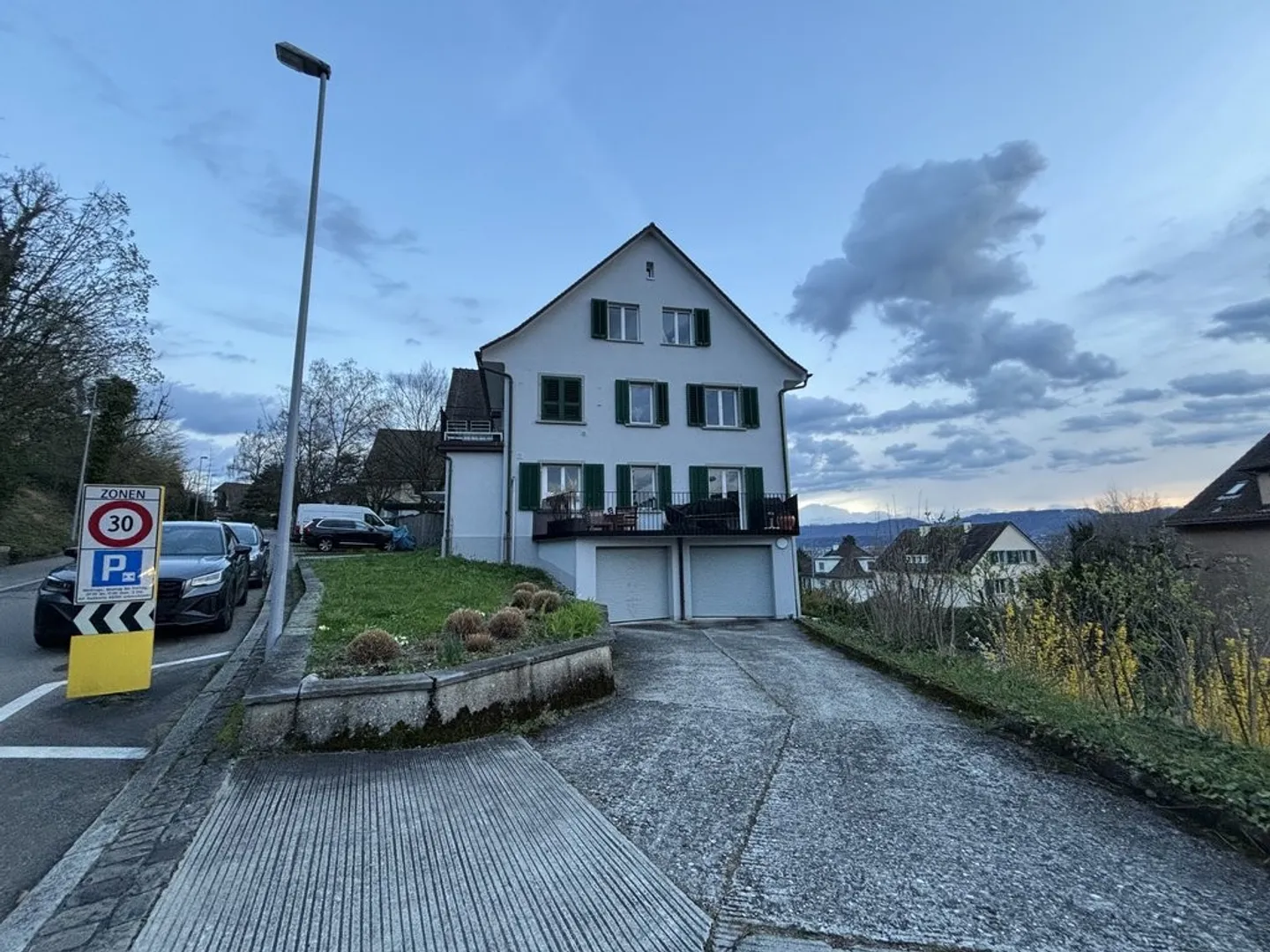 Moderne 2.5-Zimmer-Wohnung in Küsnacht mit herrlichem Seeblick! - Foto 5 von 5