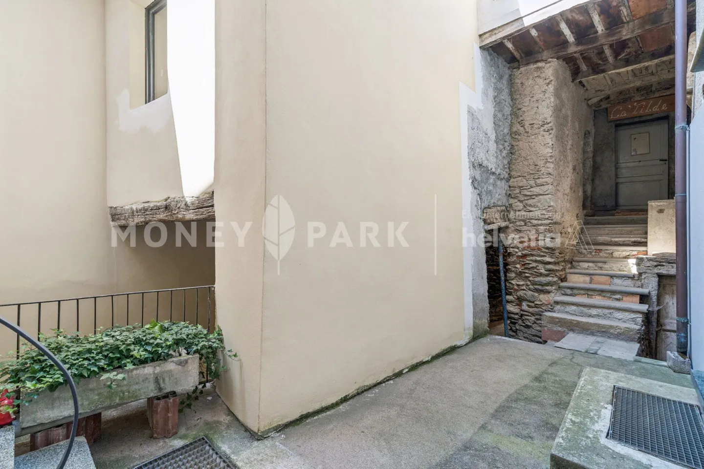 Casa unifamiliare di 5,5 stanze - ristrutturata con giardino separato - Foto 3 di 13