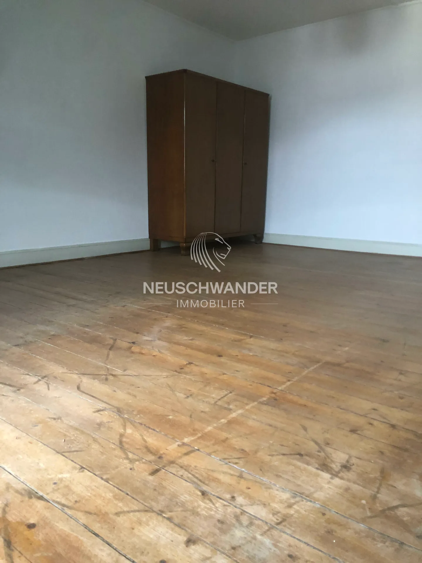 Penthouse for rent - Photo 3 of 5