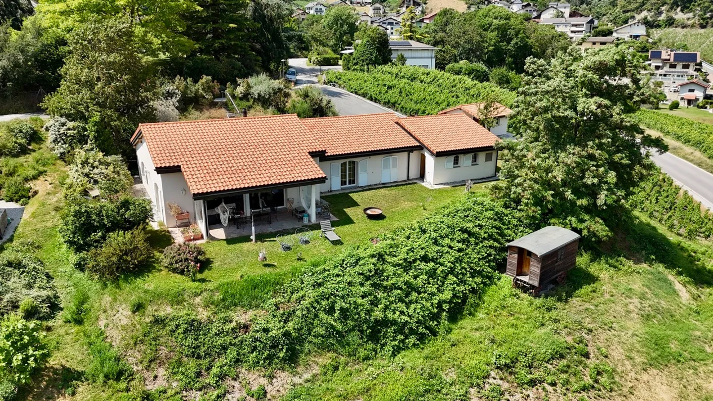 GRANDE VILLA SU UN UNICO PIANO CON VISTA - Foto 1 di 7