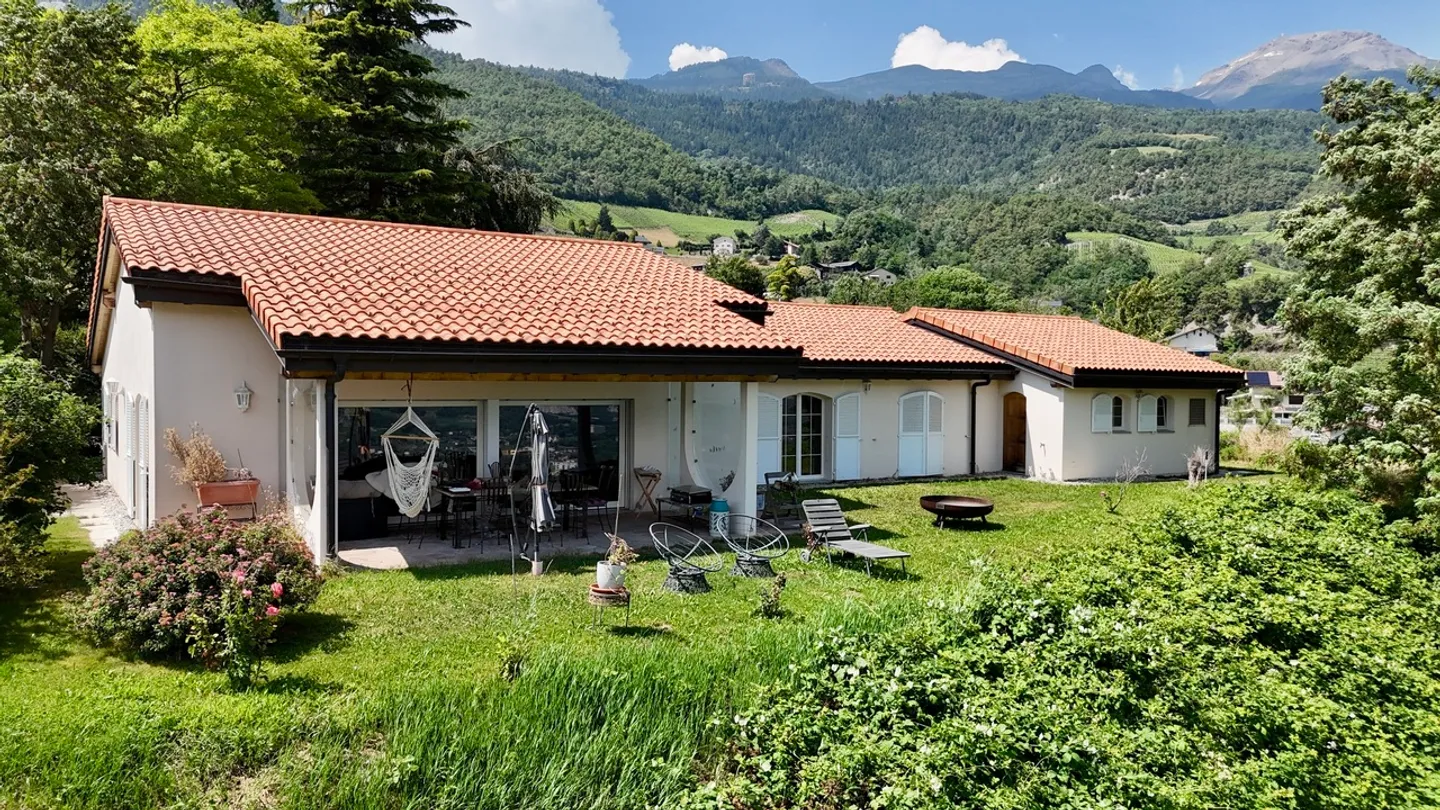 GRANDE VILLA SU UN UNICO PIANO CON VISTA - Foto 2 di 7