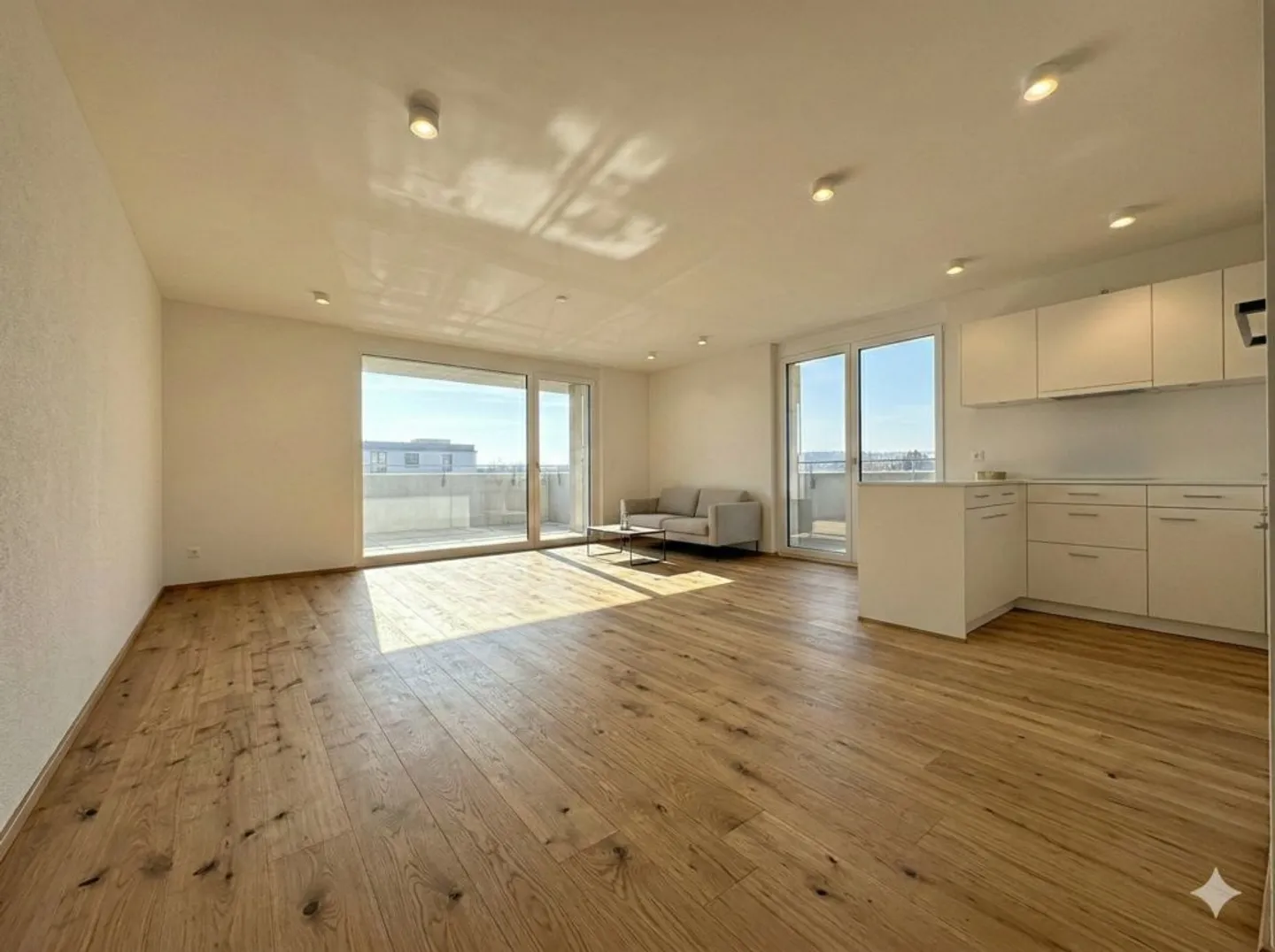 Modern 4.5-Room Apartment - Photo 2 of 7