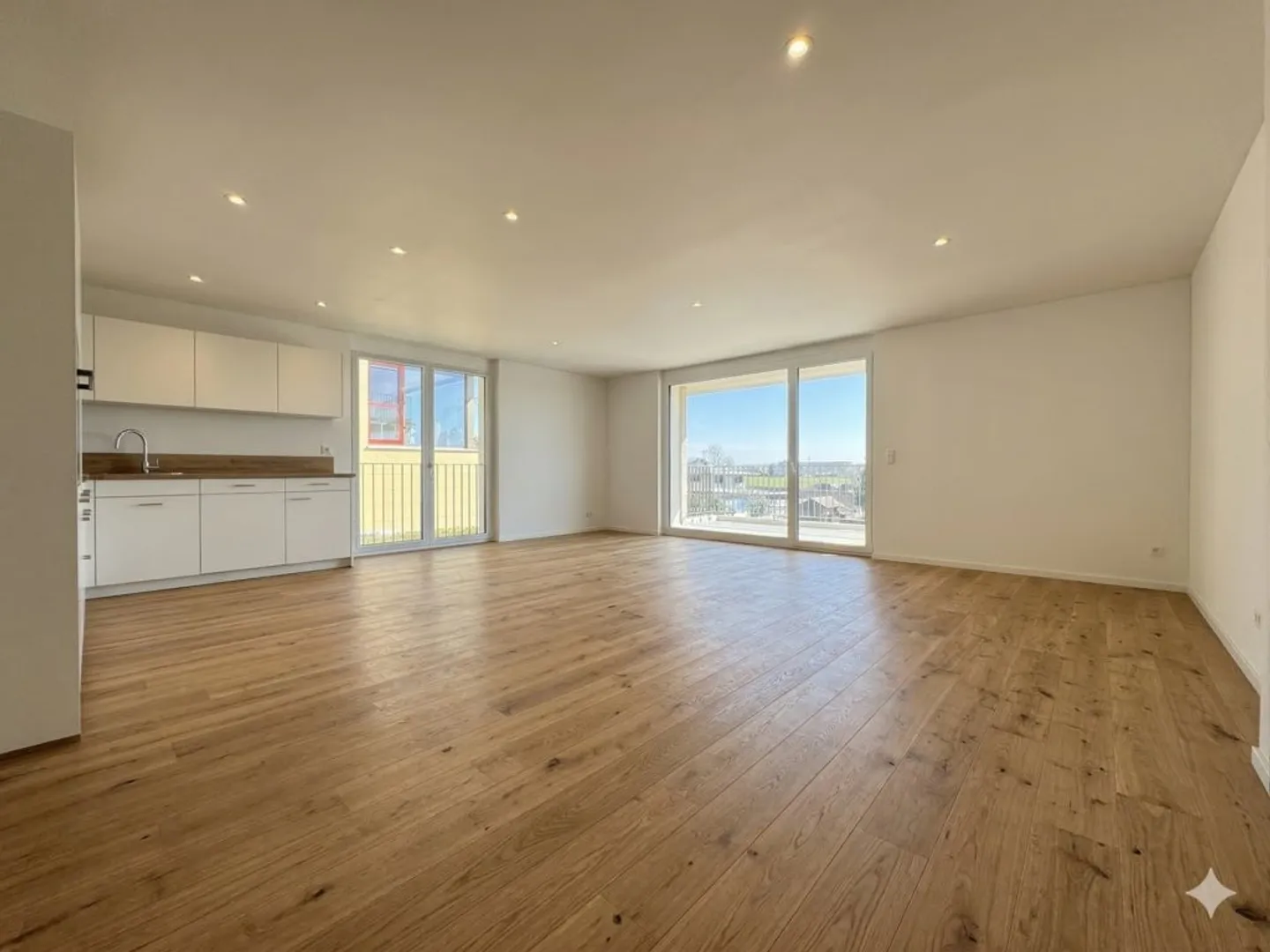 Modern 4.5-Room Apartment - Photo 3 of 7