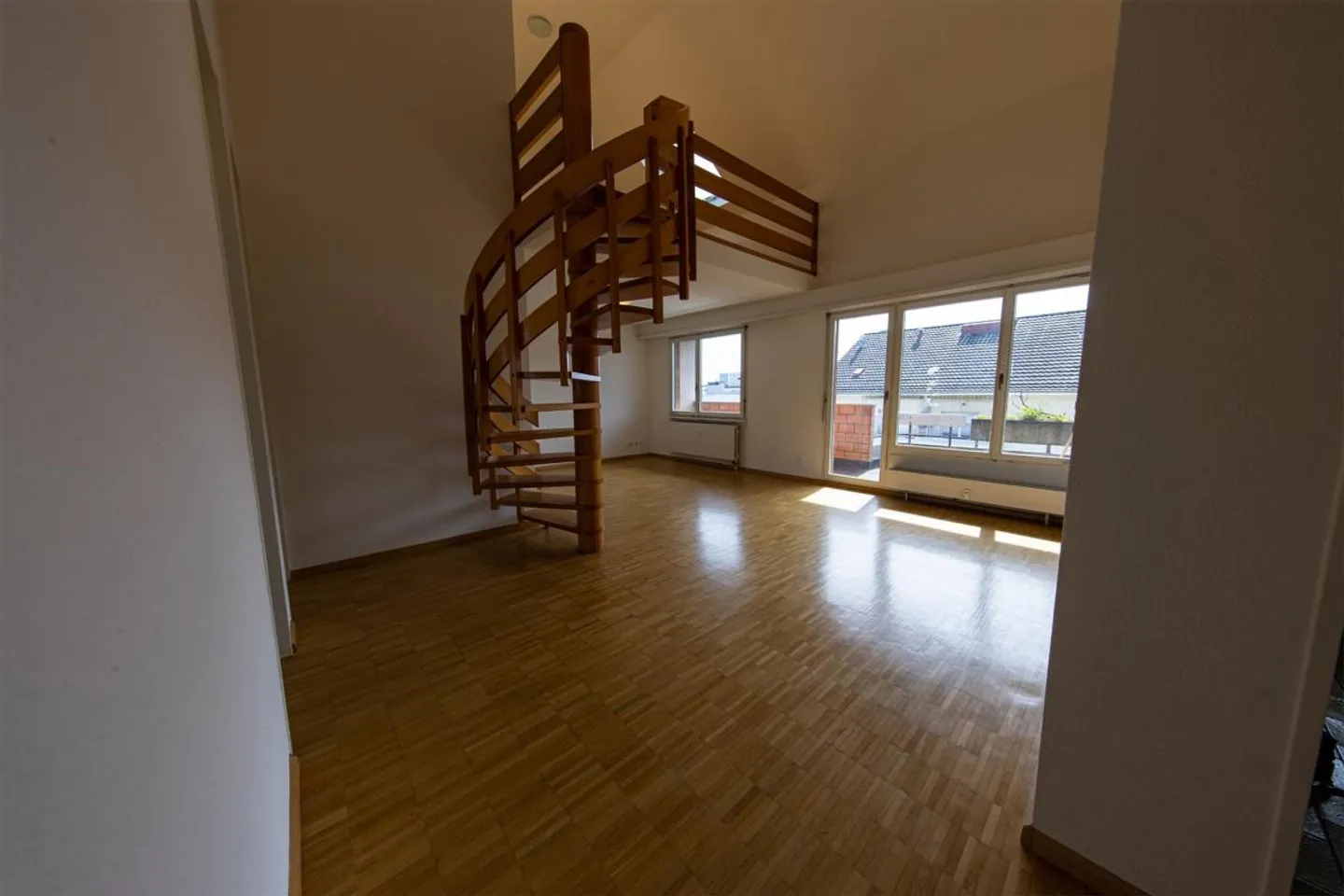 3.5-Zimmer-Wohnung mit Galerie befristet für ein Jahr - Photo 1 sur 10