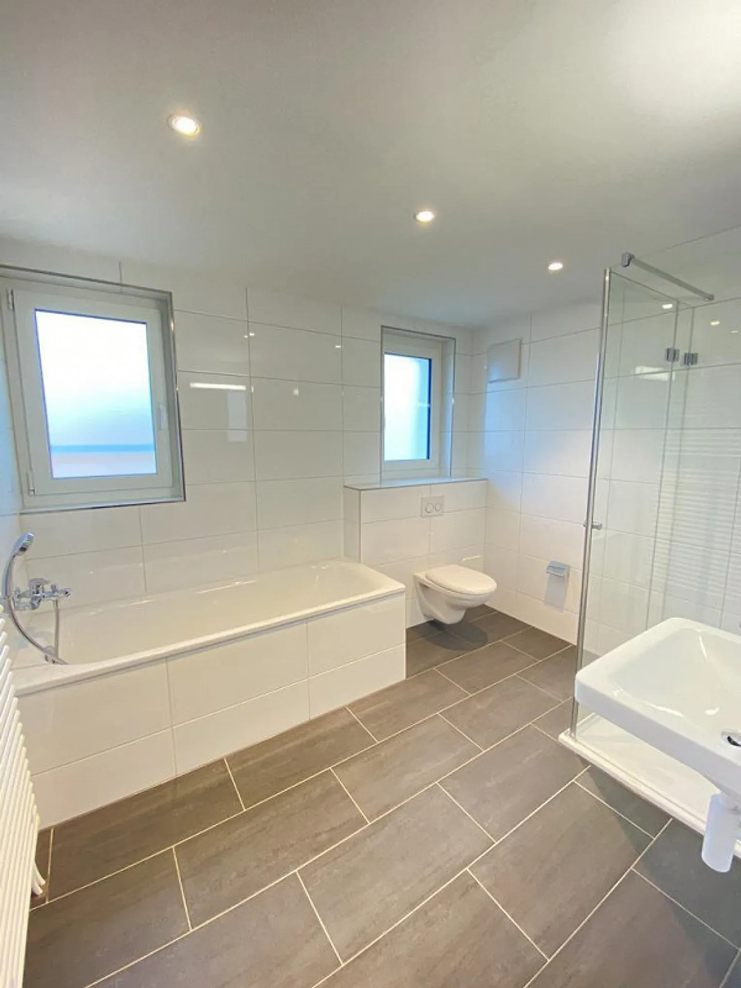 Spacious 4.5-room apartment with renovated kitchen and bathroom - Photo 8 of 10