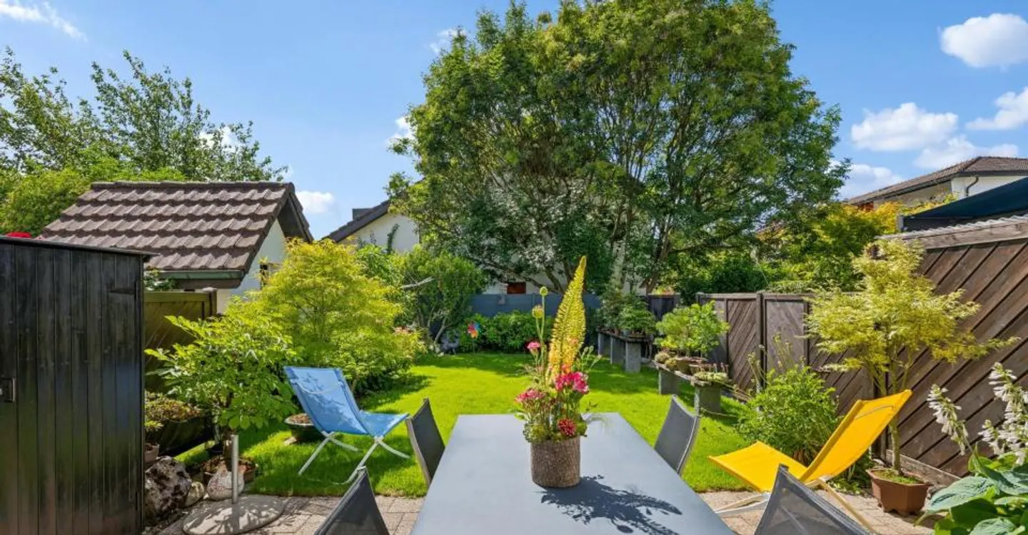 Family Dream with Beautiful Garden - Photo 8 of 12