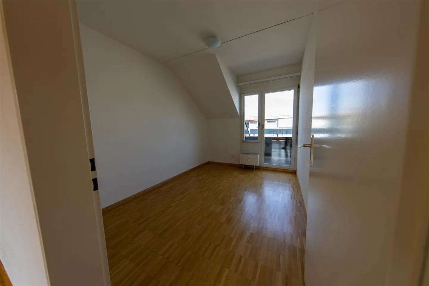 3.5-Zimmer-Wohnung mit Galerie befristet für ein Jahr - Photo 2 sur 10