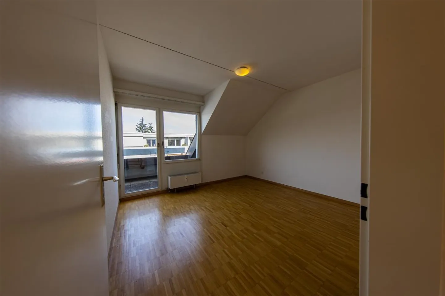 3.5-Zimmer-Wohnung mit Galerie befristet für ein Jahr - Photo 3 sur 10