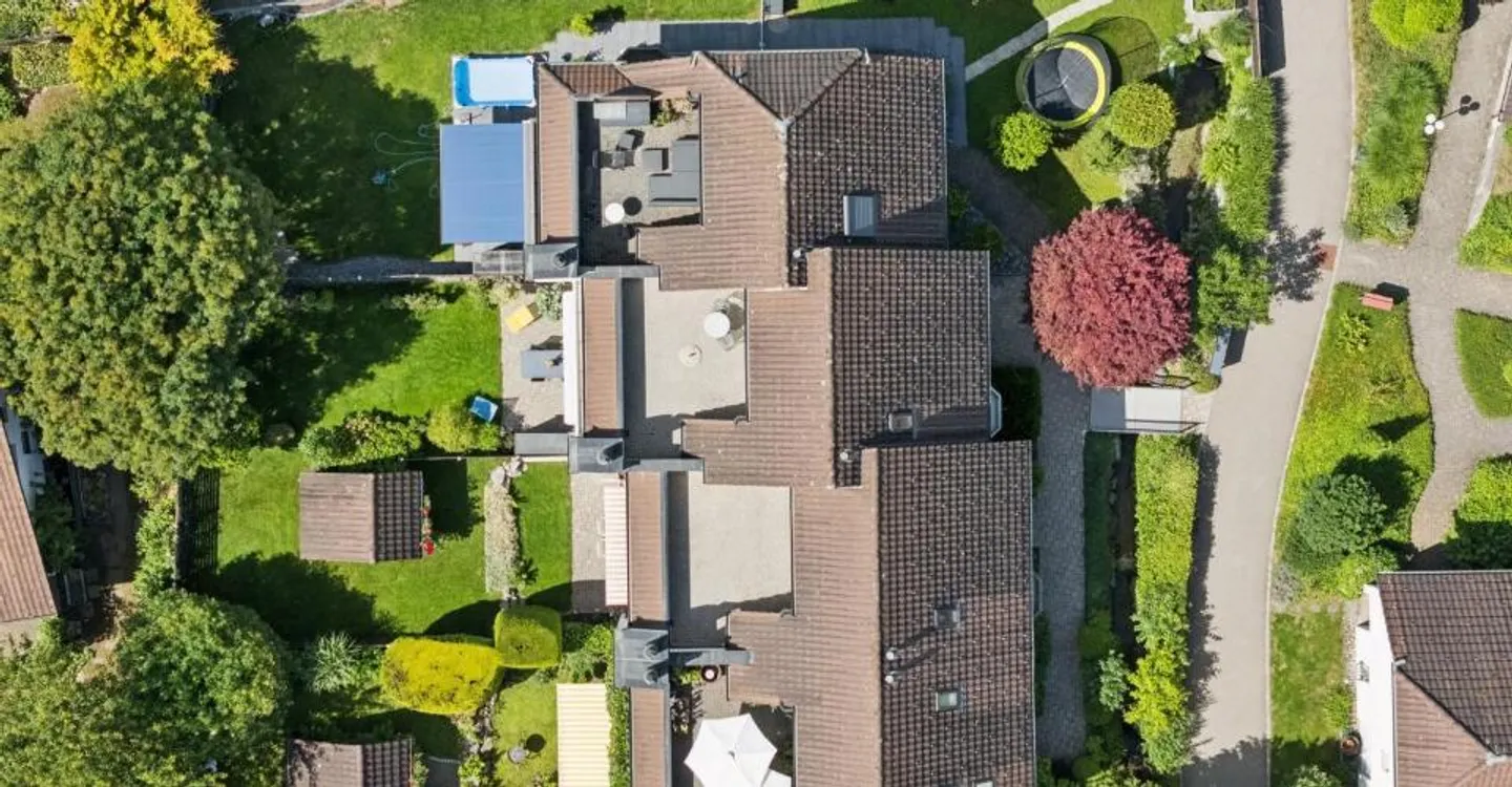 Family Dream with Beautiful Garden - Photo 11 of 12