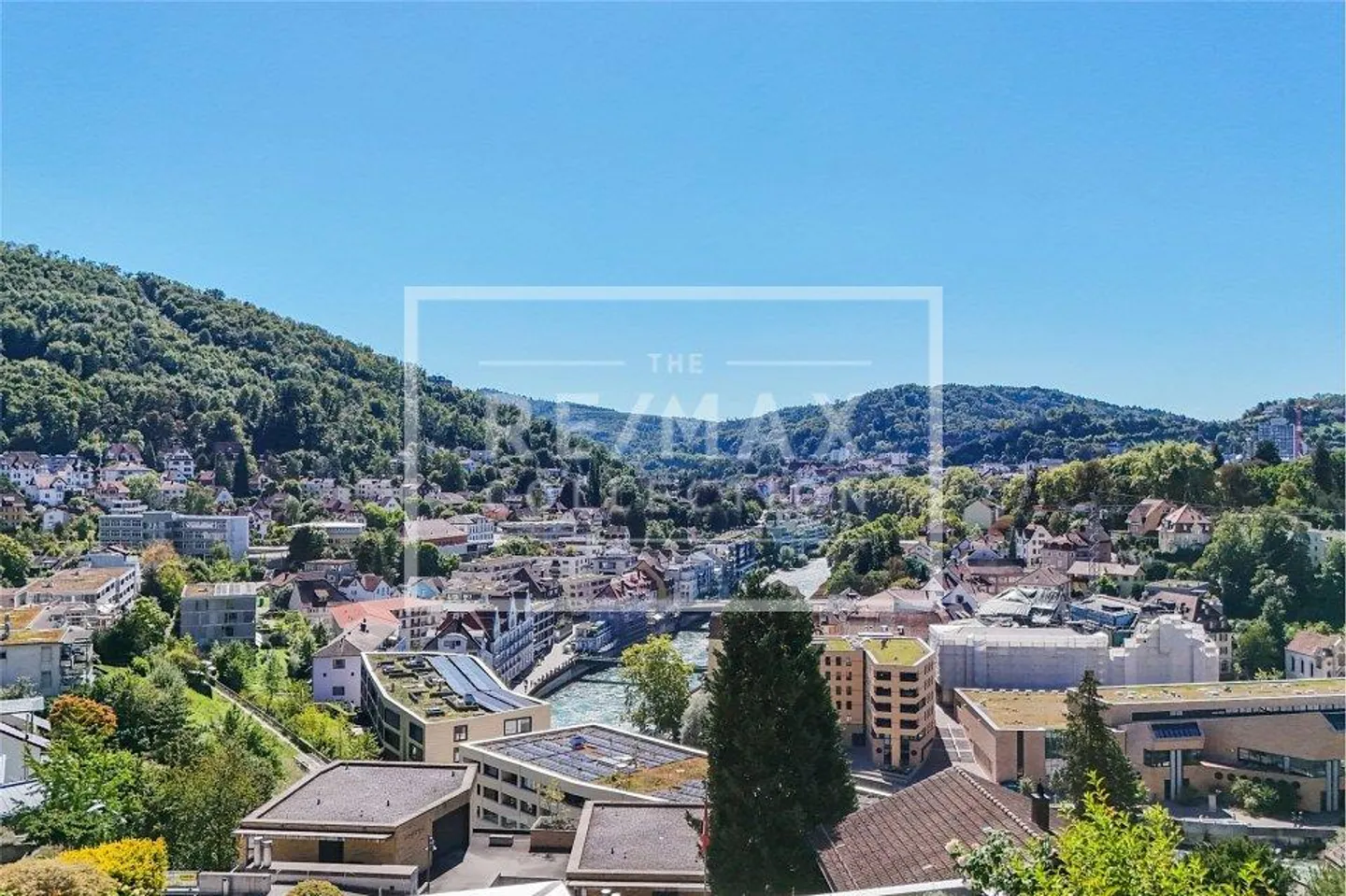 Rare Opportunity: Top 4.5++ Terrace House with Garden, 225 m² Living Space + 210 m² Outdoor Area - Photo 1 of 13