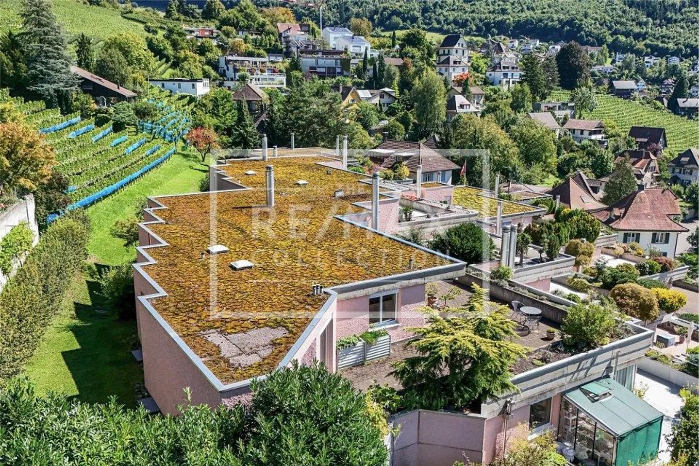 Rare Opportunity: Top 4.5++ Terrace House with Garden, 225 m² Living Space + 210 m² Outdoor Area - Photo 2 of 13
