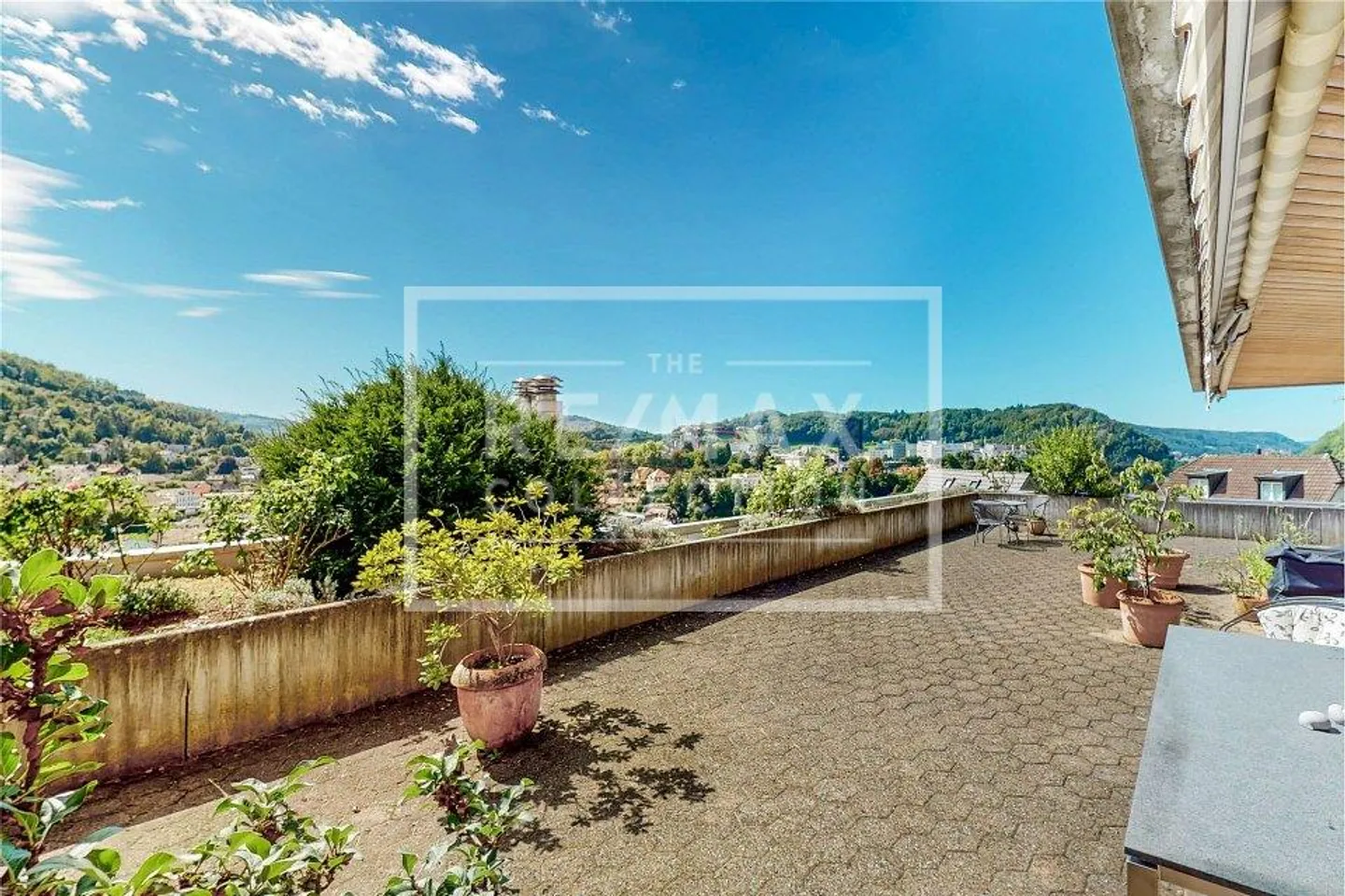 Rare Opportunity: Top 4.5++ Terrace House with Garden, 225 m² Living Space + 210 m² Outdoor Area - Photo 3 of 13