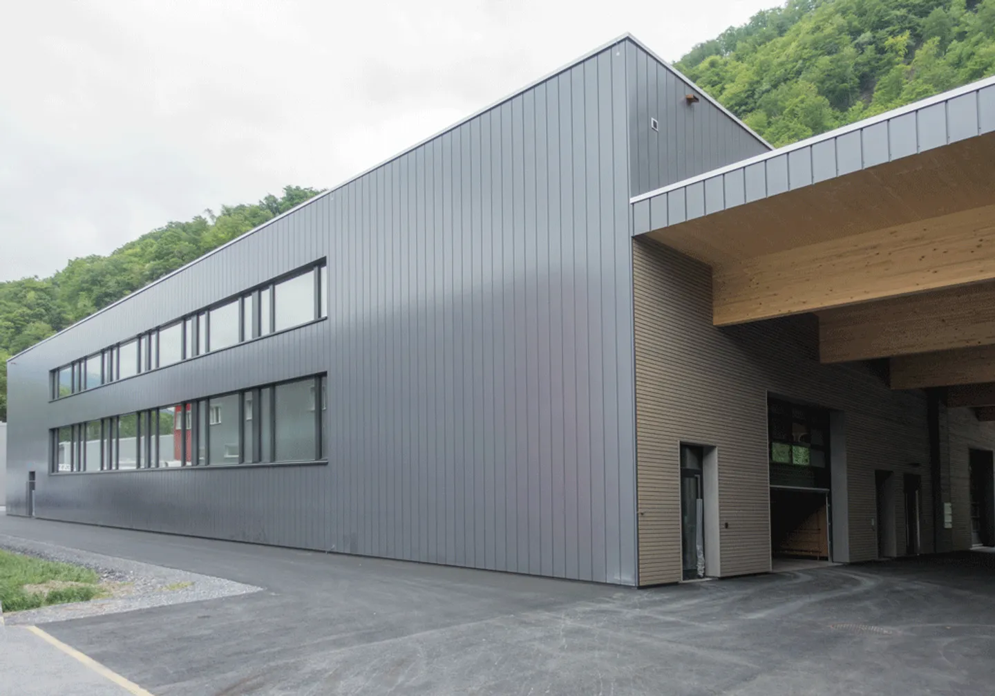 Nuovi spazi commerciali/magazzino/ufficio - Foto 3 di 5