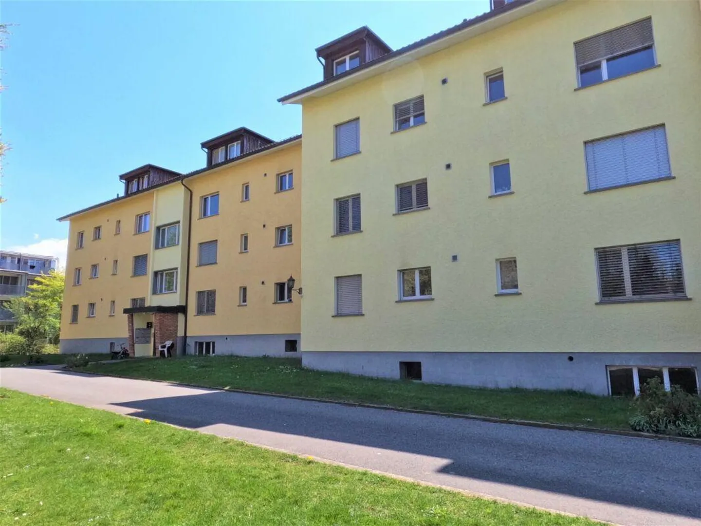 Appartement calme de 2.5 pièces à proximité des commerces - Photo 1 sur 5