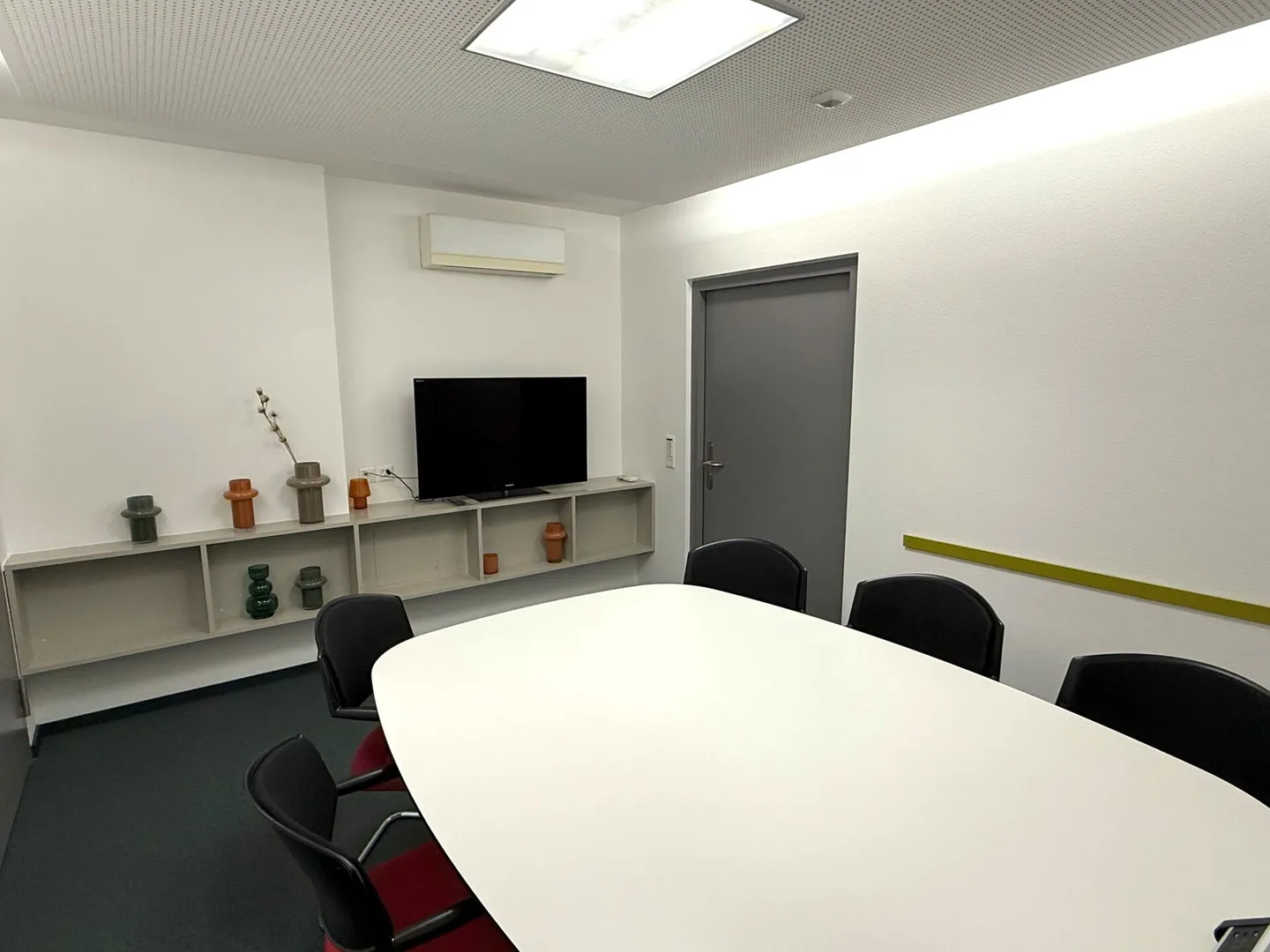 Ufficio per team arredato con bagno privato e servizio di prima classe nel cuore di Basilea - Foto 4 di 9