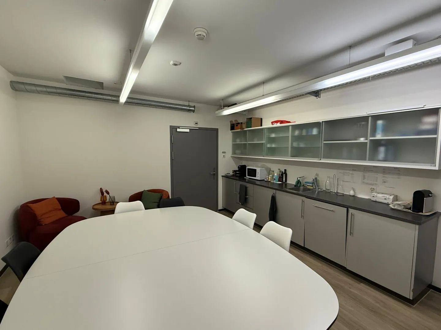 Ufficio per team arredato con bagno privato e servizio di prima classe nel cuore di Basilea - Foto 6 di 9