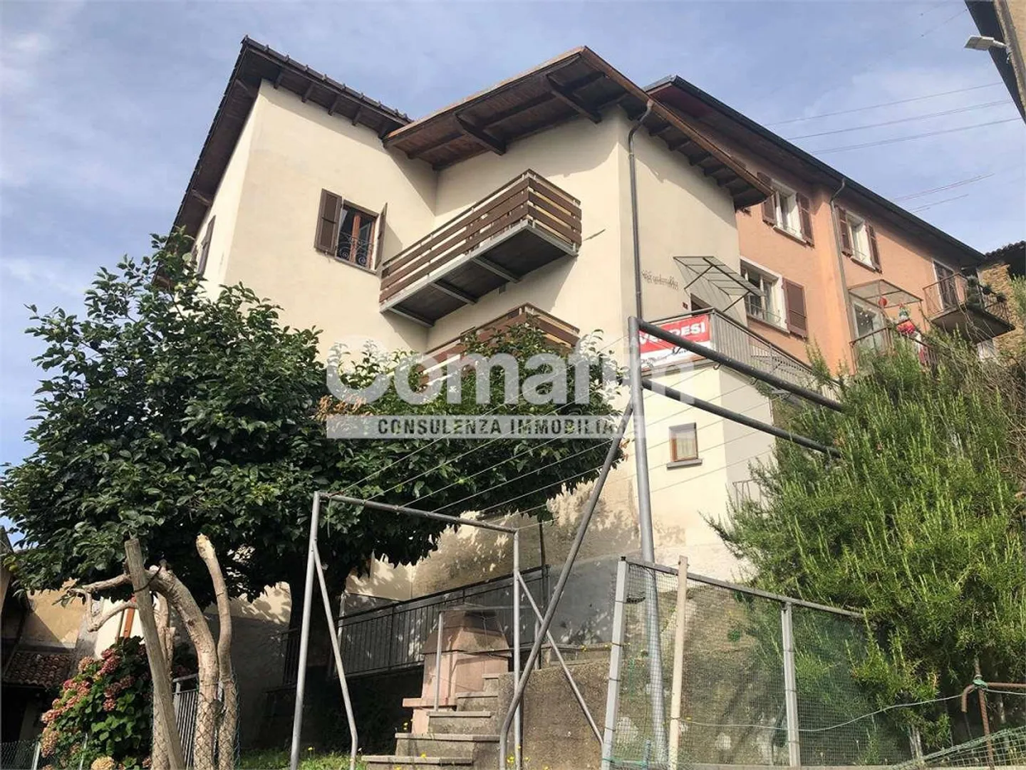 Casa di 3 ppartamenti con vista lago a Cademario - Foto 1 di 11