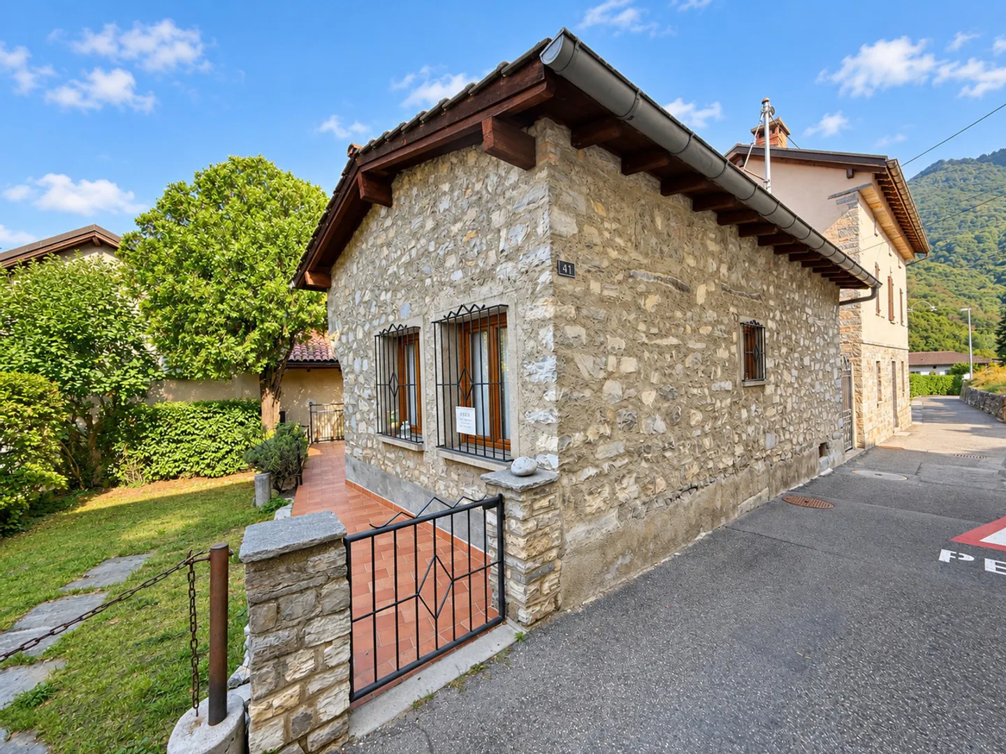 Charmante maison rustique au cœur de Bré - Photo 12 sur 12