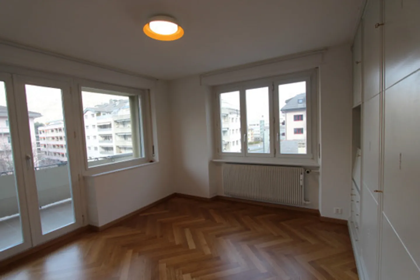 Modern 4.5-room apartment for rent in the center of Visp - Photo 1 of 11