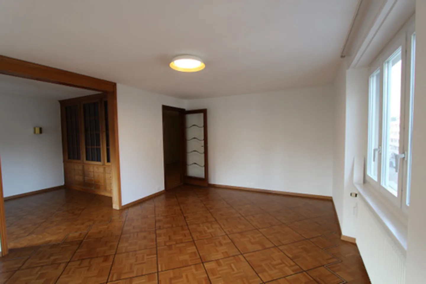 Modern 4.5-room apartment for rent in the center of Visp - Photo 2 of 11