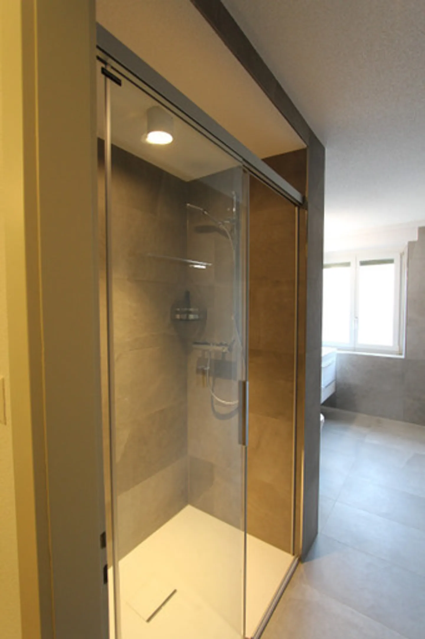 Modern 4.5-room apartment for rent in the center of Visp - Photo 10 of 11