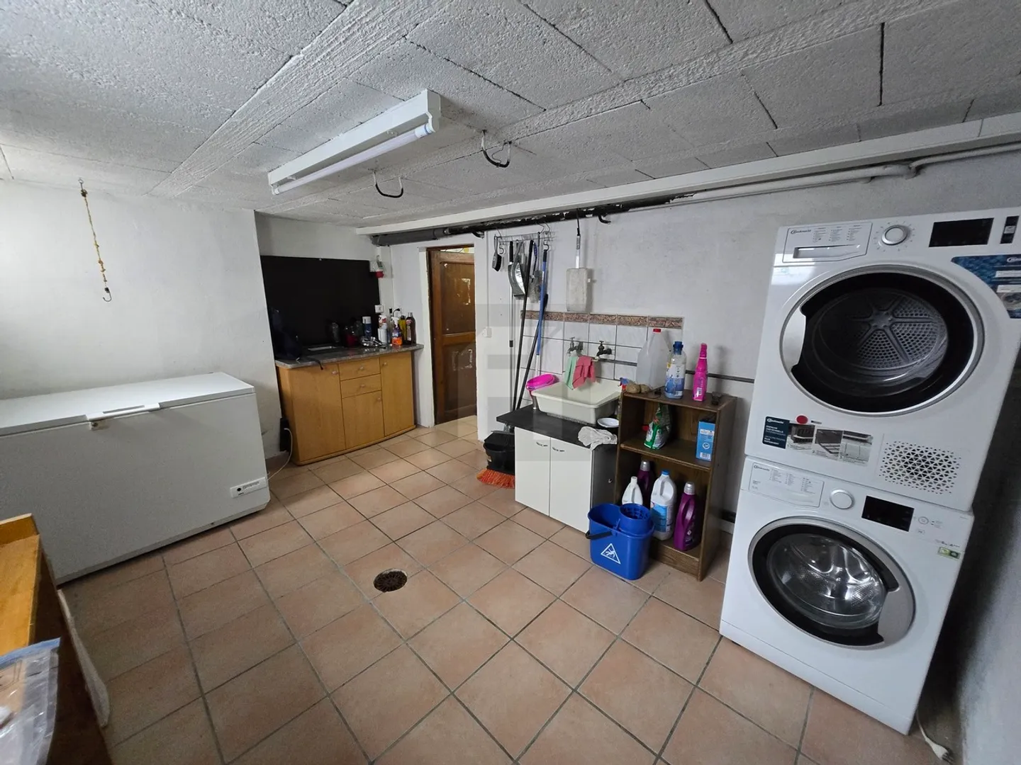Savièse, casa di villaggio completamente ristrutturata con 4 posti auto + un annesso - Foto 11 di 13