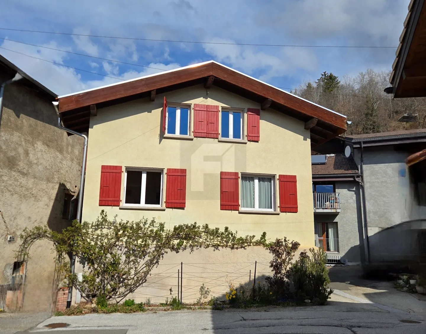 Savièse, casa di villaggio completamente ristrutturata con 4 posti auto + un annesso - Foto 1 di 13