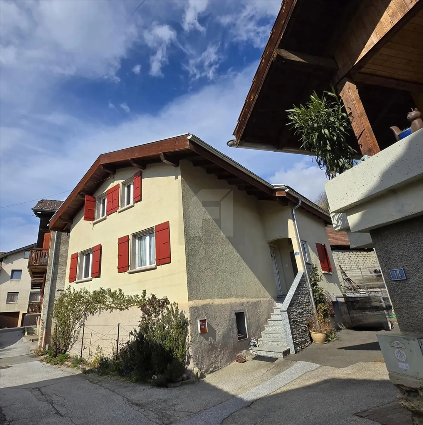 Savièse, casa di villaggio completamente ristrutturata con 4 posti auto + un annesso - Foto 3 di 13