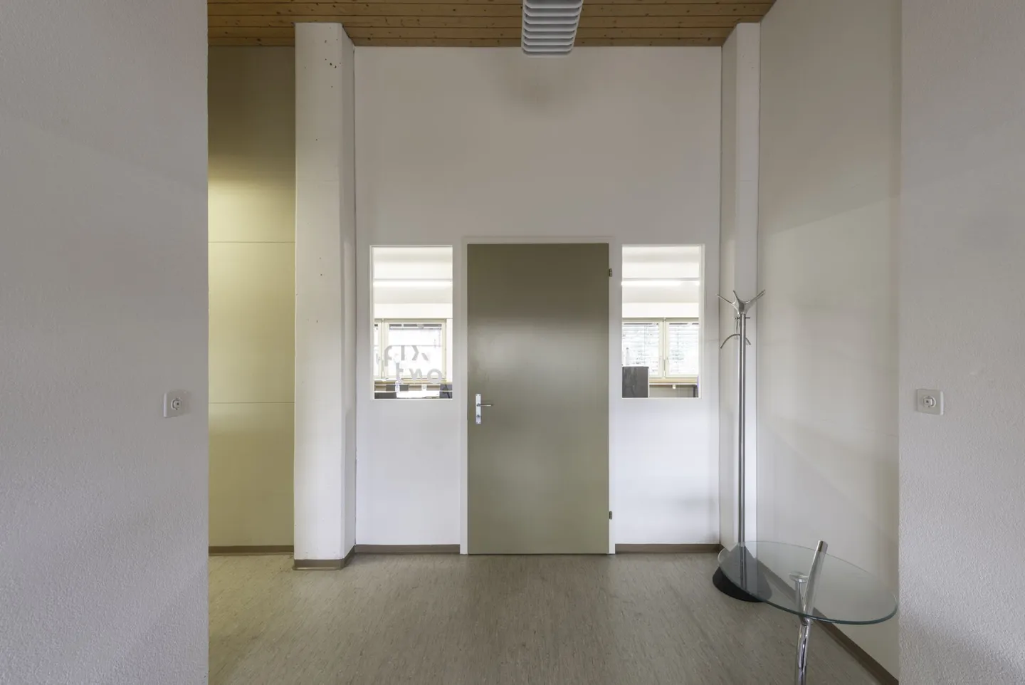 Gewerbe-/Büroräumlichkeiten zu vermieten - Foto 4 von 17