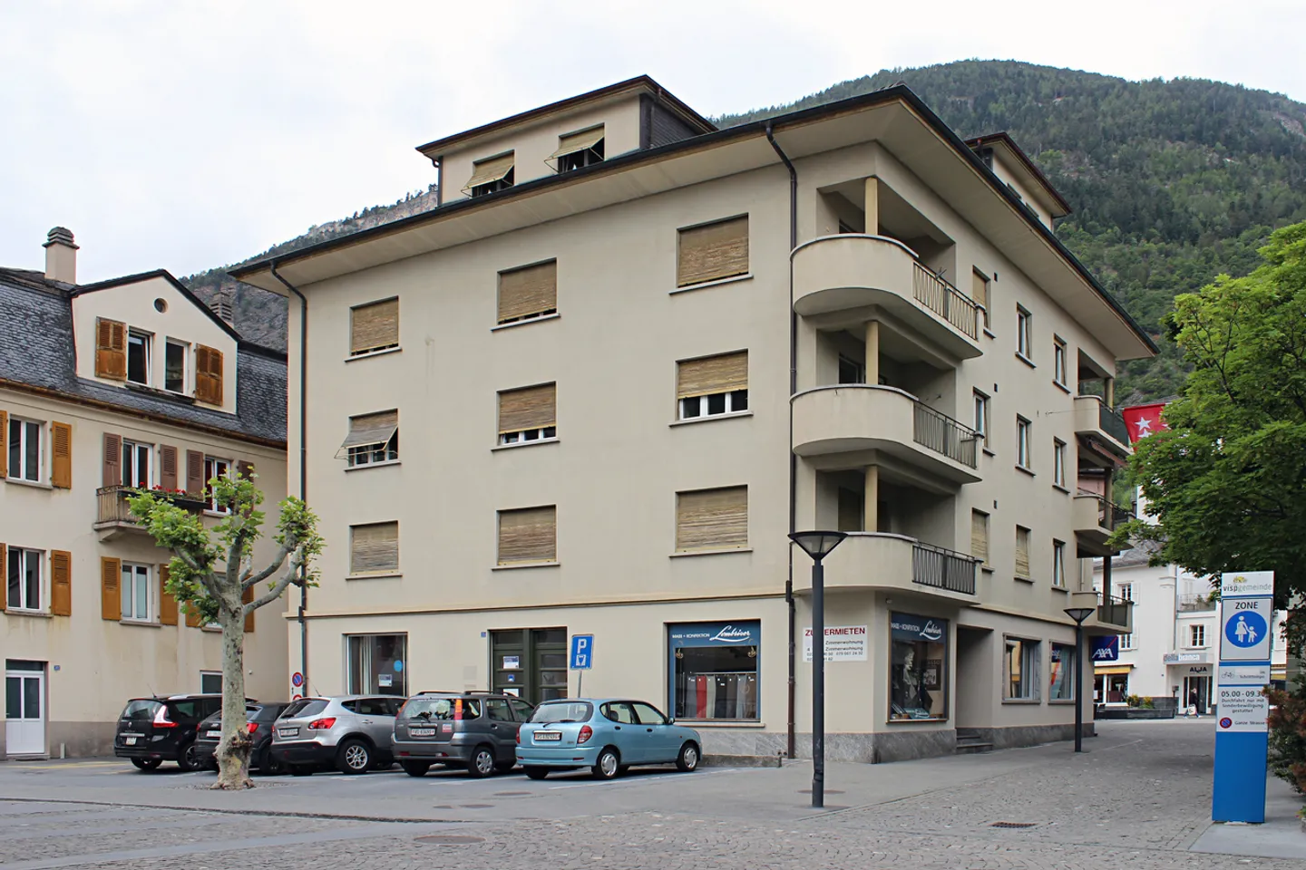 Newly renovated 4.5 room apartment in the center of Visp - Photo 1 of 8