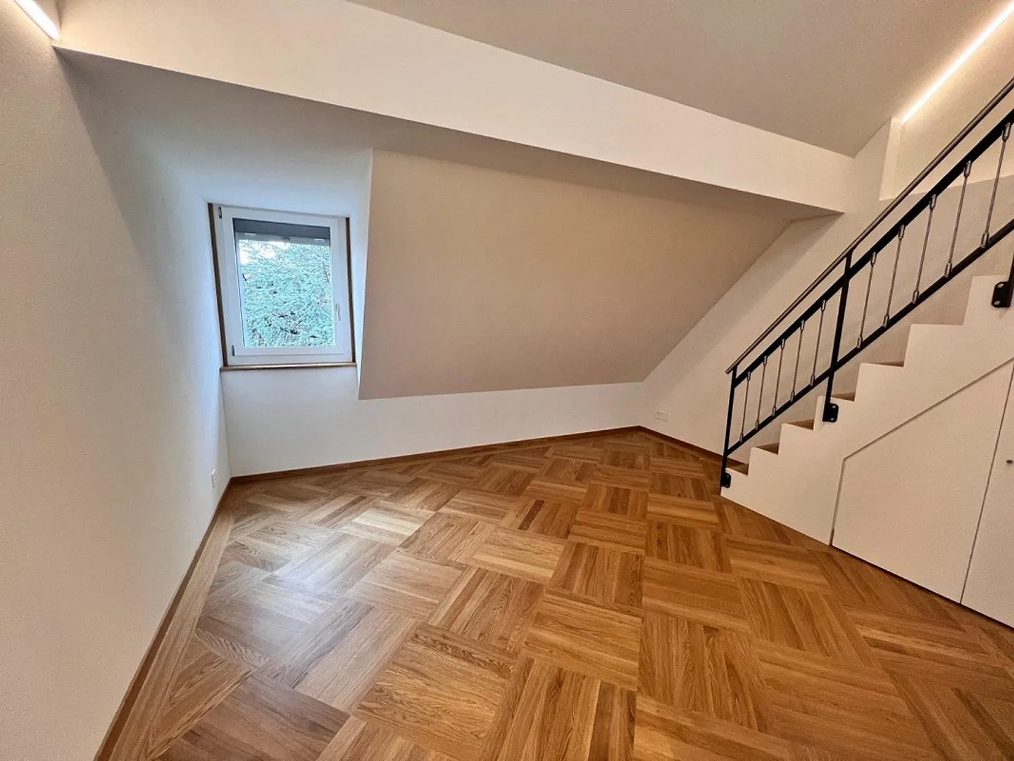 Exclusive 4.5-room apartment in completely renovated multi-family house - Photo 7 of 20