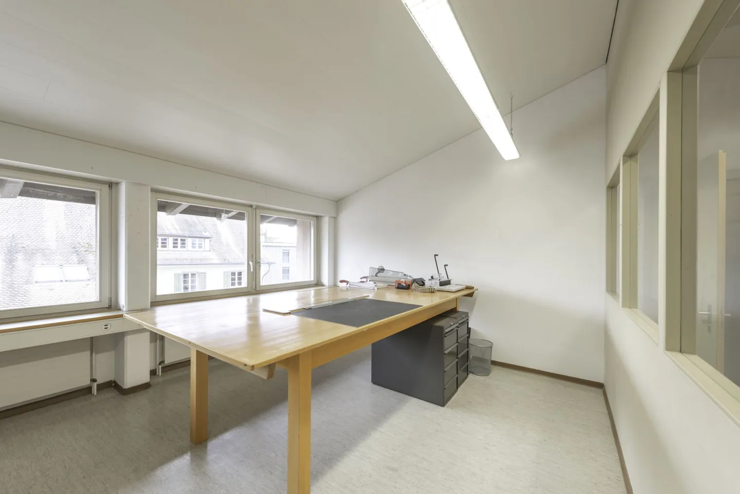 Gewerbe-/Büroräumlichkeiten zu vermieten - Foto 6 von 17