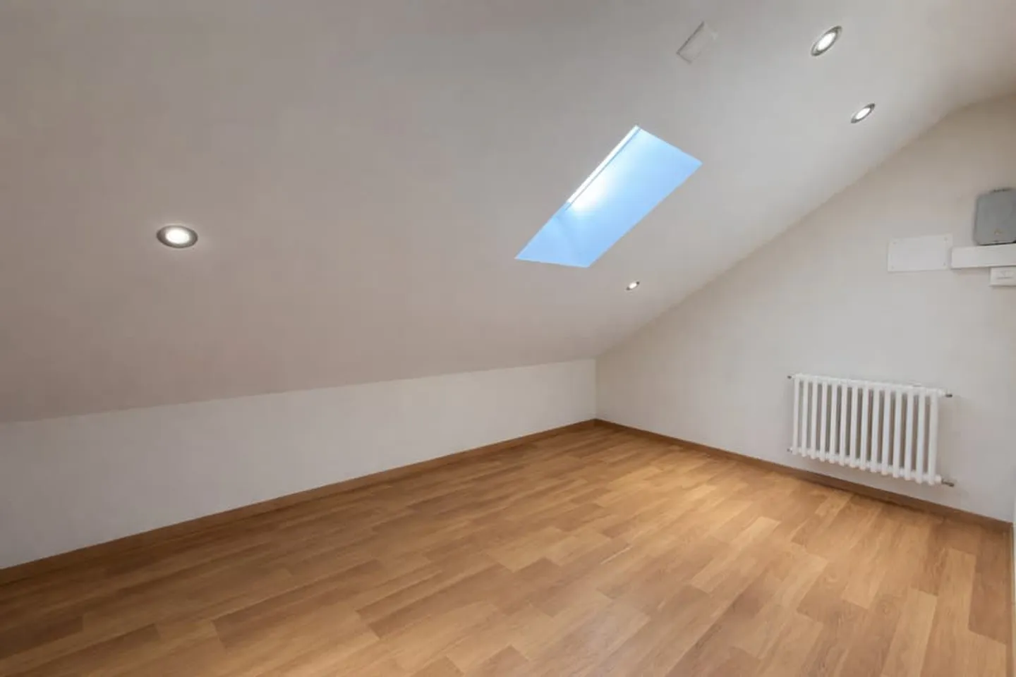 Einfamilienhaus mit ausgebautem Raum und separatem Eingang - Foto 8 von 12
