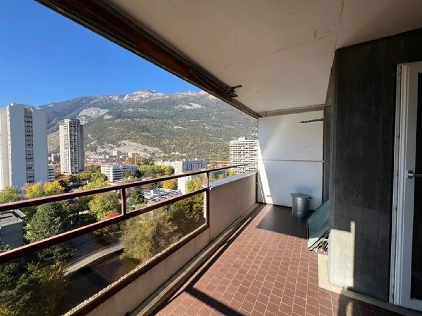 Schöne und lichtdurchflutete 3.5 Zimmerwohnung - Foto 16 von 17