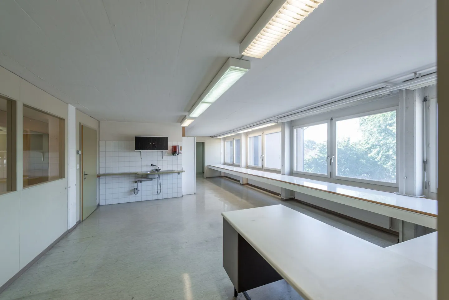 Gewerbe-/Büroräumlichkeiten zu vermieten - Foto 13 von 17