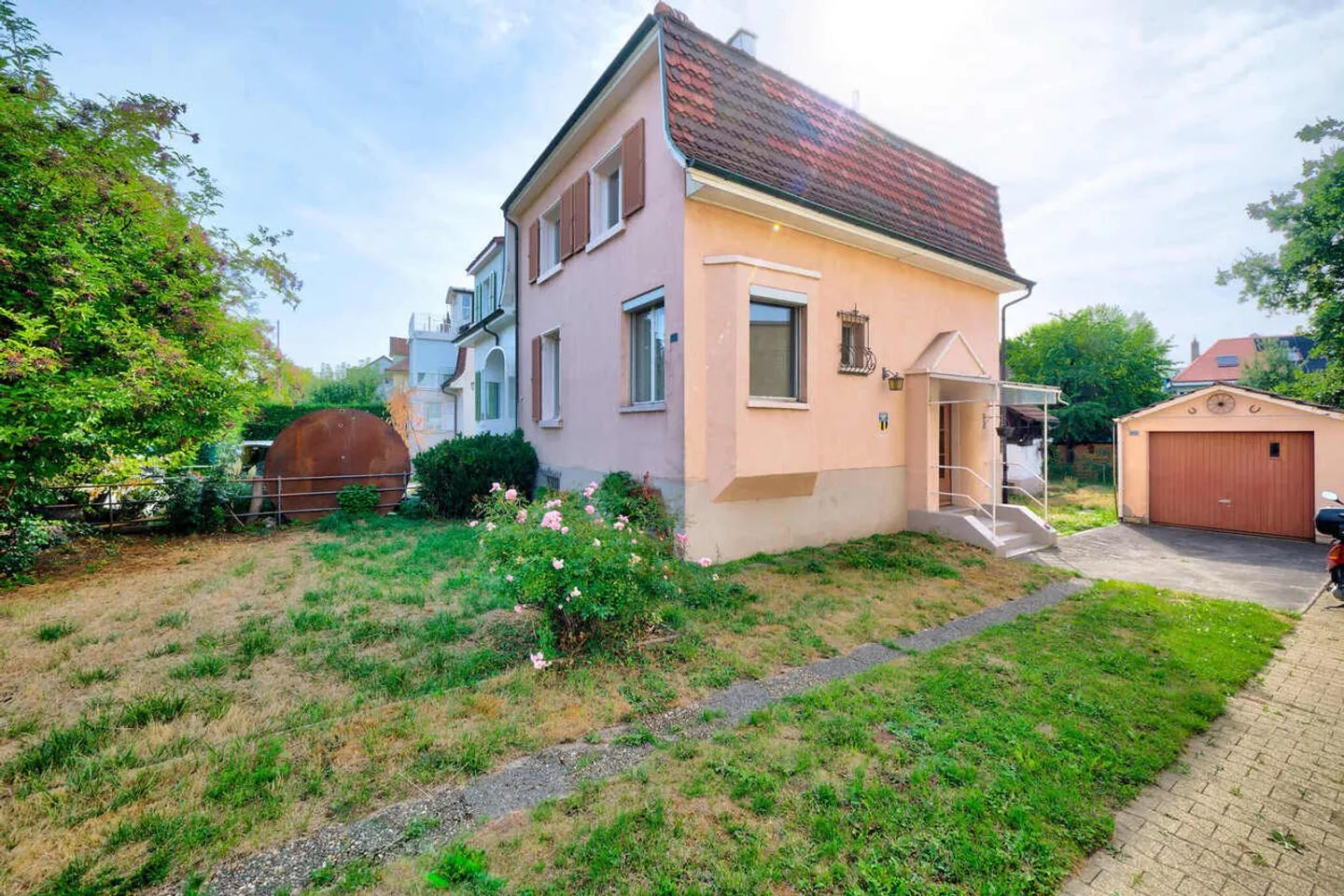 Einfamilienhaus mit grossem Garten wünscht sich eine zweite Jugend - Photo 1 sur 20