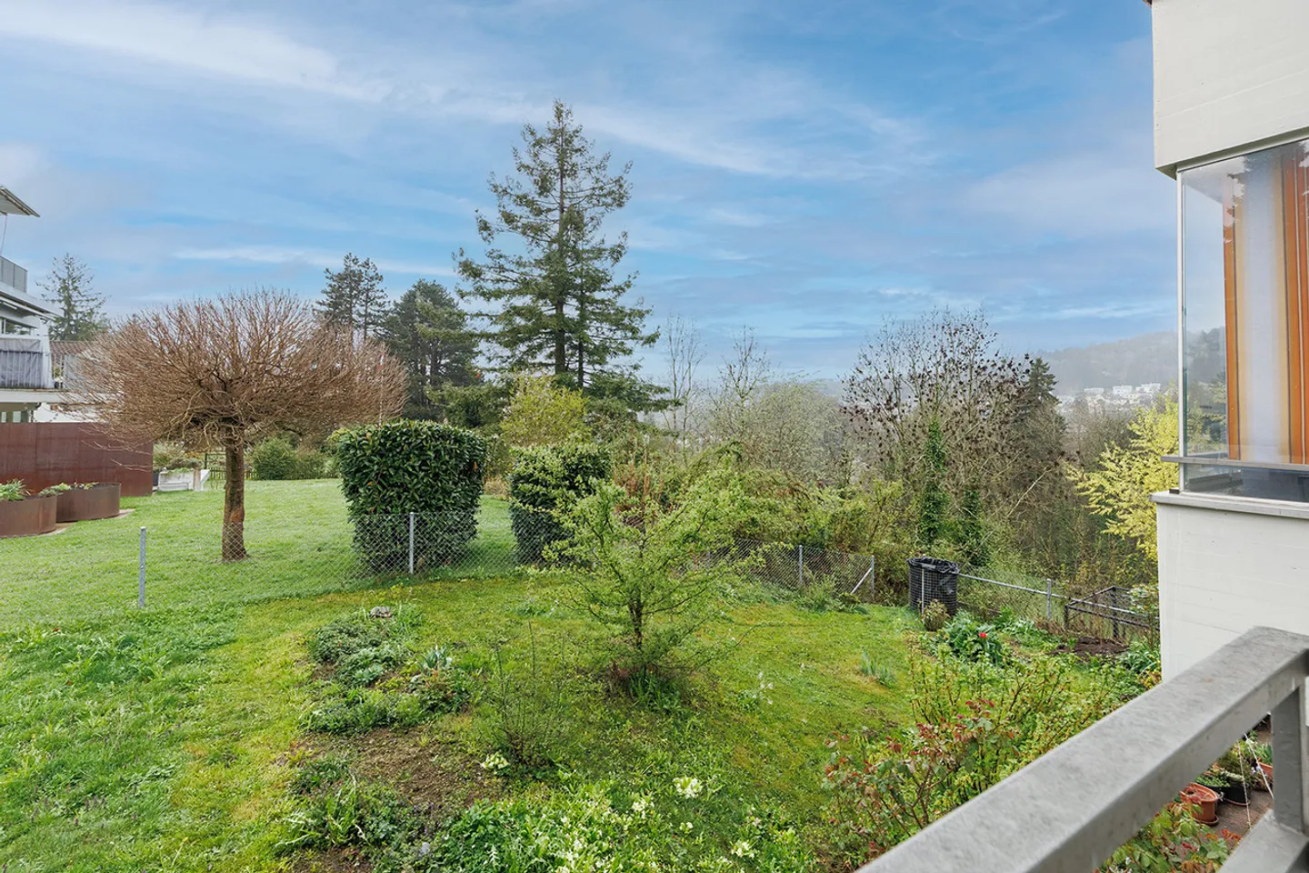 Quiet and sun-drenched living in the midst of greenery - Photo 10 of 11