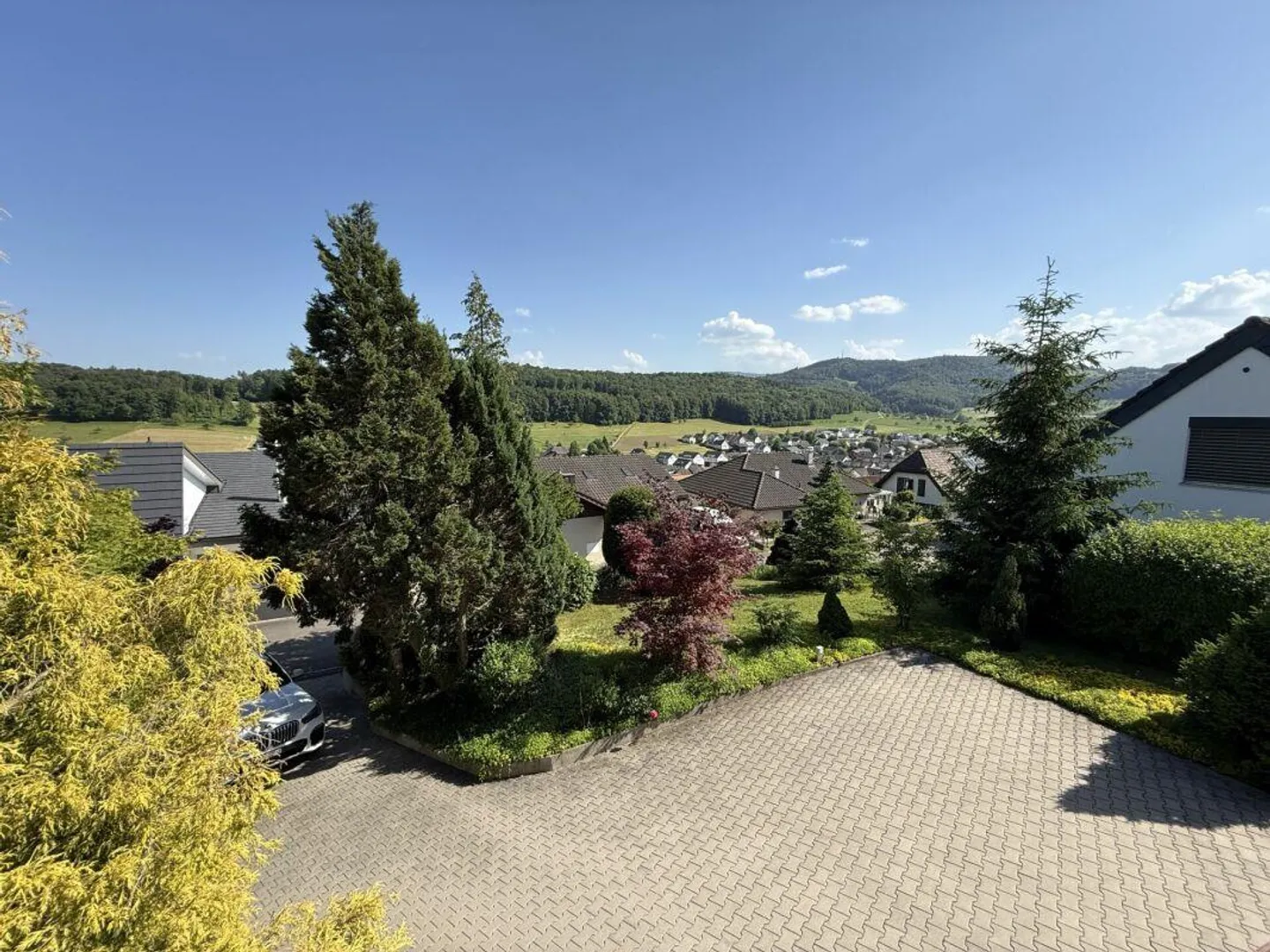 Single-family house with plenty of outdoor space and a view - Photo 11 of 14