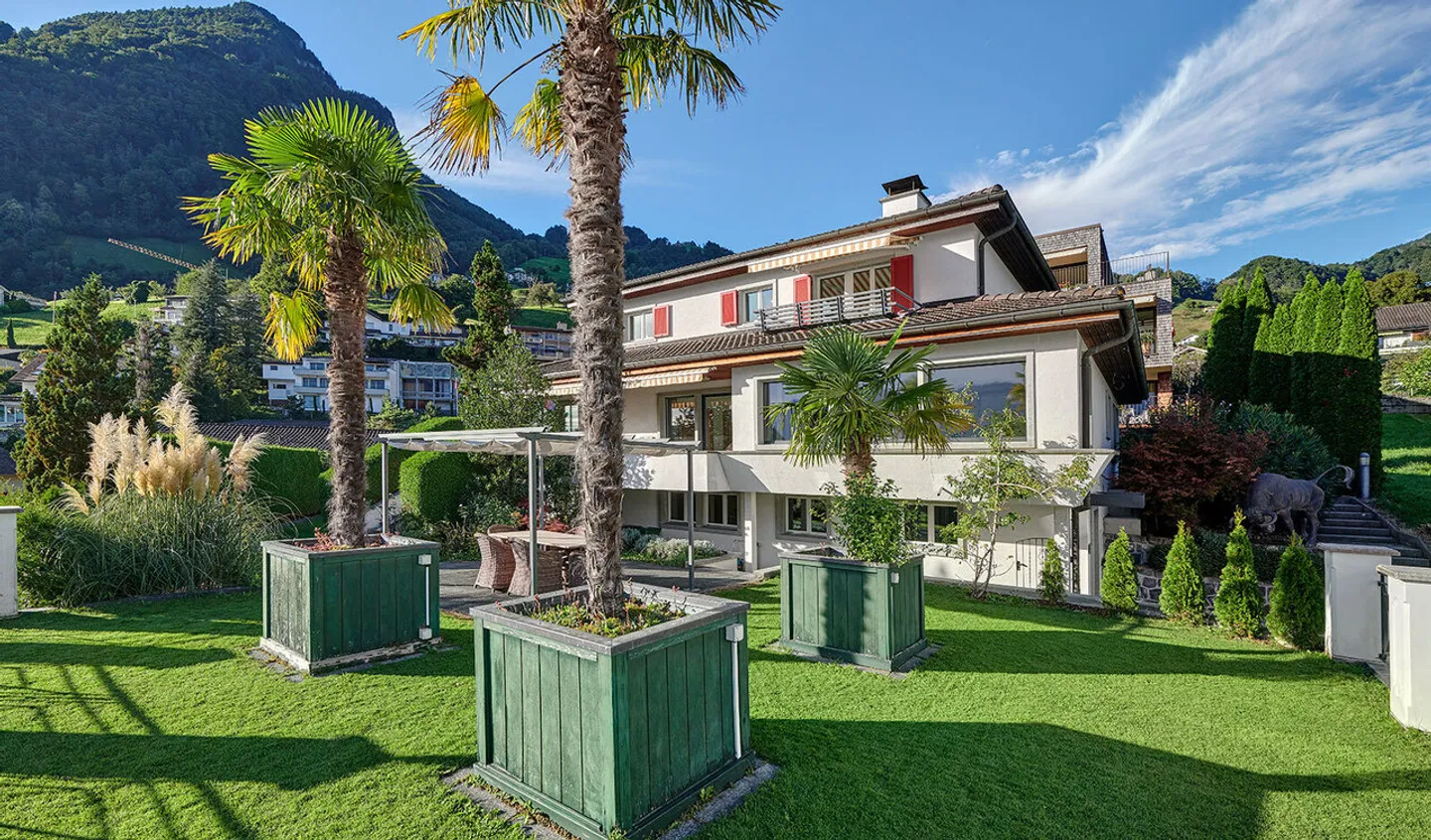 Exklusives Einfamilienhaus mit viel Umschwung und Seesicht - Foto 3 von 14