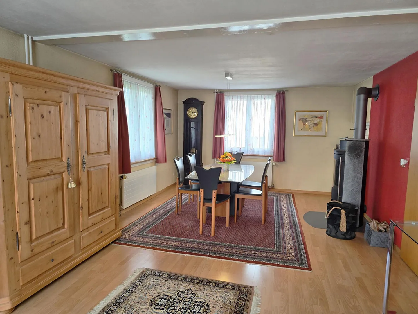 Maison individuelle de 5,5 pièces dans un emplacement calme avec jardin bien entretenu - Photo 3 sur 10