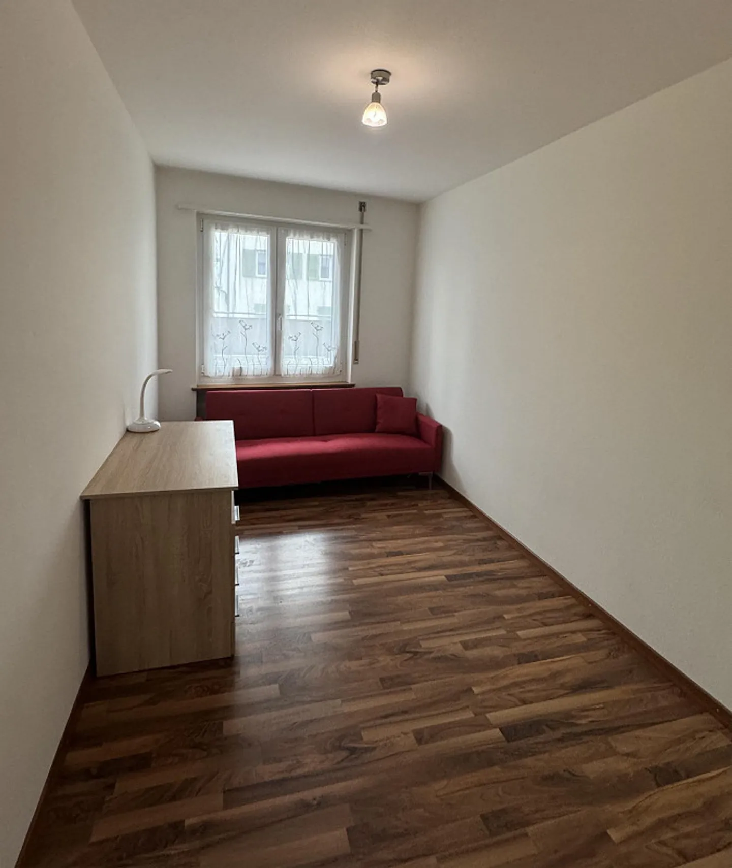 Furnished 3-room apartment in a central location - Photo 2 of 8