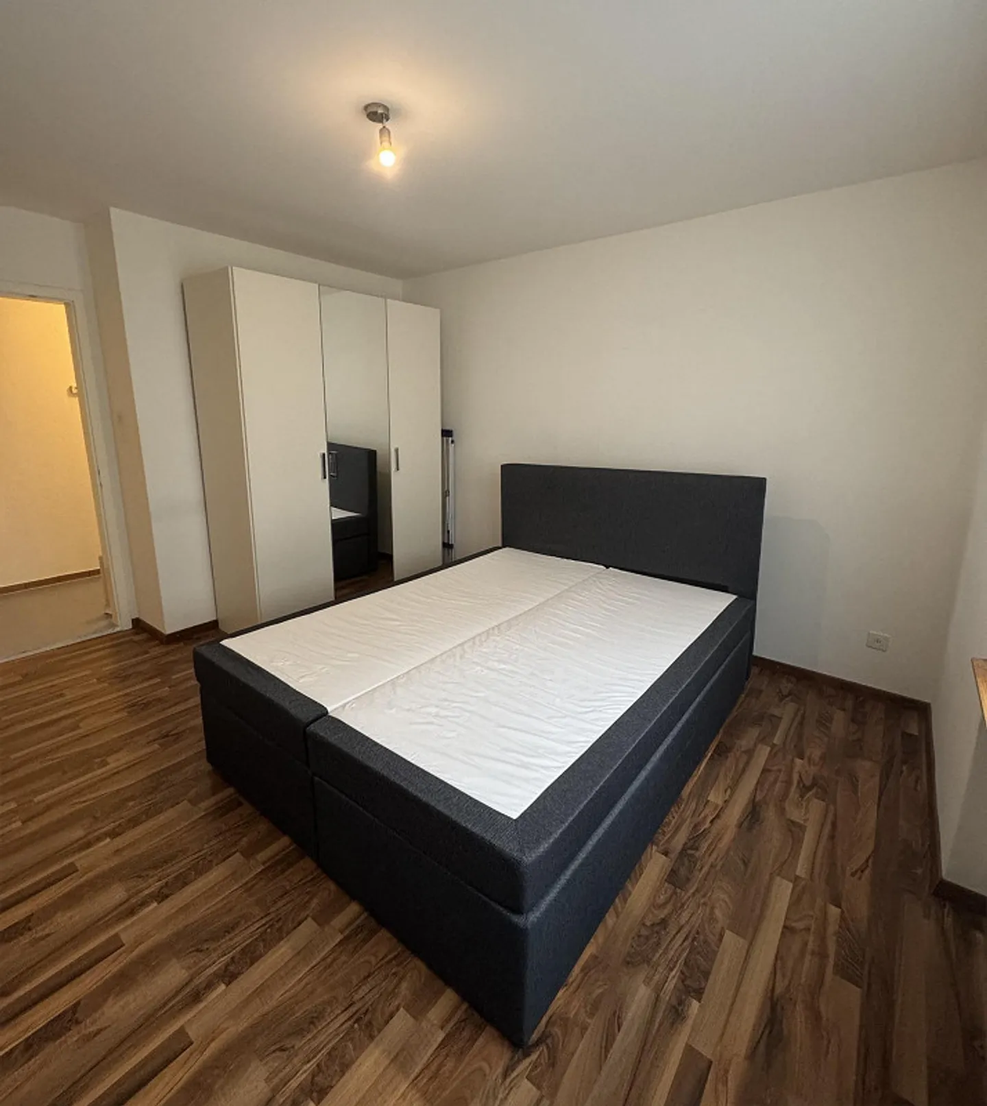 Furnished 3-room apartment in a central location - Photo 3 of 8