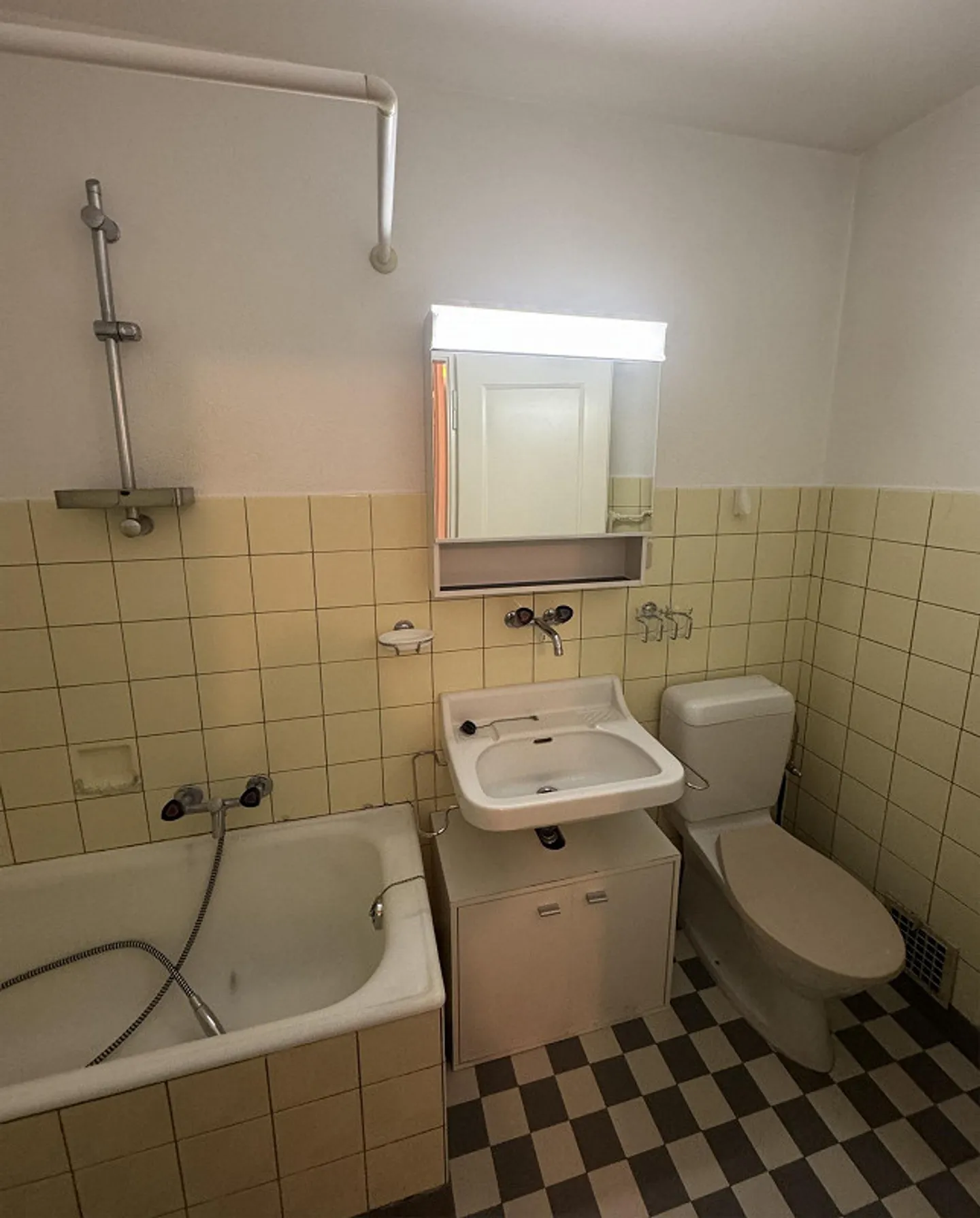 Furnished 3-room apartment in a central location - Photo 6 of 8